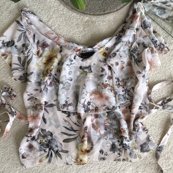 i jeans by Buffalo Tops - Gorgeous Flutter Top 🌻
